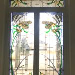 Glasmalerei: Hauseingangstüren und Oberlicht im amerikanischen Stil - Soós Csilla